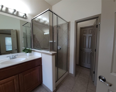 10028 Lisi Anne Dr - Photo Thumbnail 22