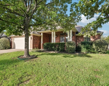 10028 Lisi Anne Dr - Photo Thumbnail 2