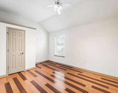 10028 Lisi Anne Dr - Photo Thumbnail 20