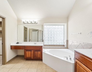 10028 Lisi Anne Dr - Photo Thumbnail 29