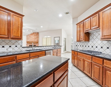 10028 Lisi Anne Dr - Photo Thumbnail 15