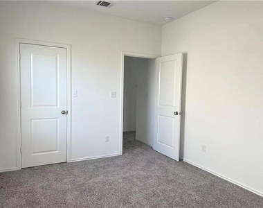 1424 Linwood St - Photo Thumbnail 17