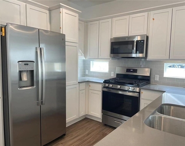 1424 Linwood St - Photo Thumbnail 3