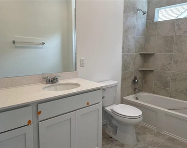 1424 Linwood St - Photo Thumbnail 12
