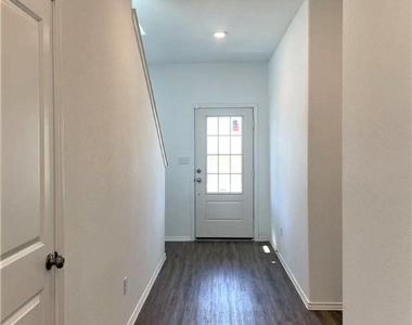 1424 Linwood St - Photo Thumbnail 7