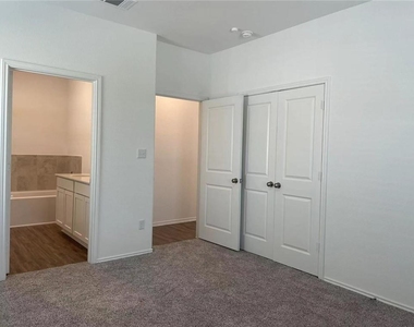 1424 Linwood St - Photo Thumbnail 11