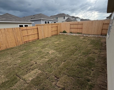 2615 Derwent Dr - Photo Thumbnail 23
