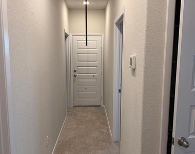 2615 Derwent Dr - Photo Thumbnail 10
