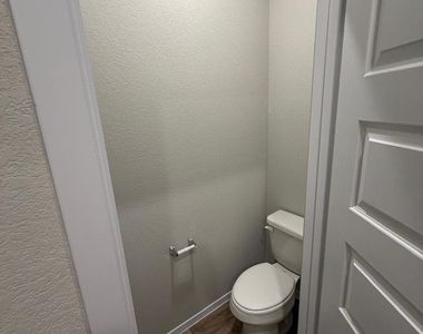 2615 Derwent Dr - Photo Thumbnail 19