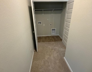 2615 Derwent Dr - Photo Thumbnail 21