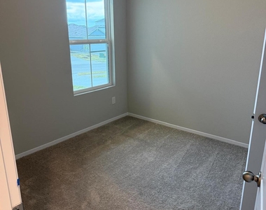 2615 Derwent Dr - Photo Thumbnail 11