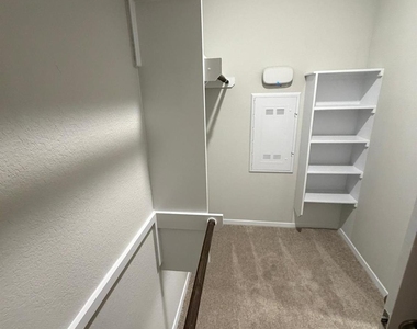 2615 Derwent Dr - Photo Thumbnail 20