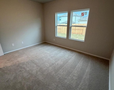 2615 Derwent Dr - Photo Thumbnail 16