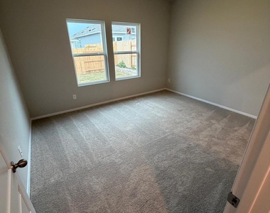 2615 Derwent Dr - Photo Thumbnail 15