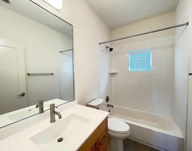 2101 Montopolis Dr - Photo Thumbnail 12