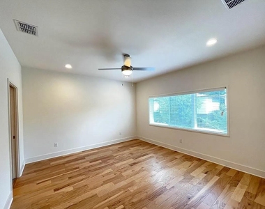 2101 Montopolis Dr - Photo Thumbnail 15