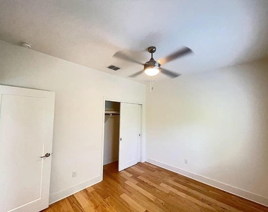 2101 Montopolis Dr - Photo Thumbnail 8