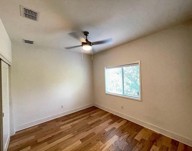 2101 Montopolis Dr - Photo Thumbnail 7
