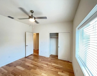 2101 Montopolis Dr - Photo Thumbnail 9
