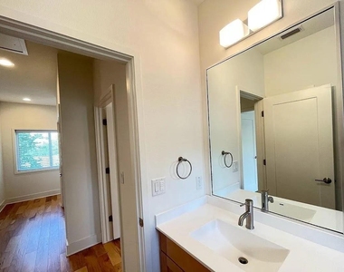 2101 Montopolis Dr - Photo Thumbnail 13
