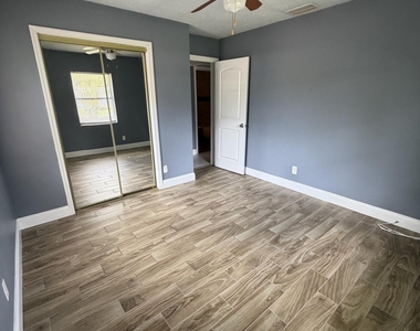 5415 Lori Drive S - Photo Thumbnail 10