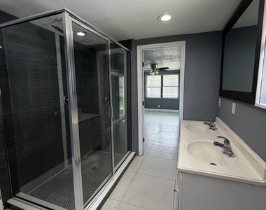 5415 Lori Drive S - Photo Thumbnail 19