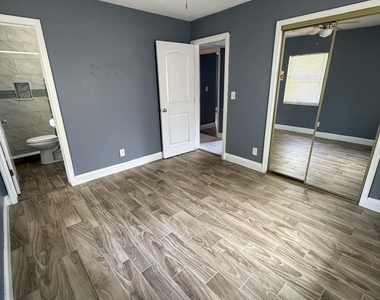 5415 Lori Drive S - Photo Thumbnail 11