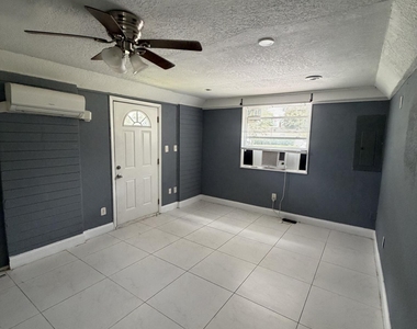 5415 Lori Drive S - Photo Thumbnail 20
