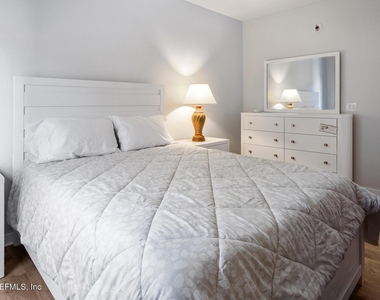 945 Registry Boulevard - Photo Thumbnail 17