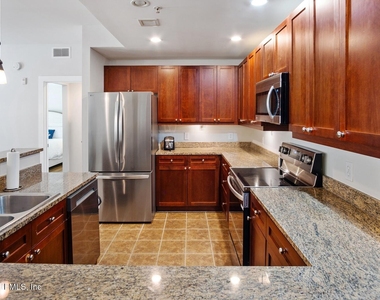 945 Registry Boulevard - Photo Thumbnail 4