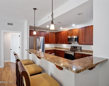 945 Registry Boulevard - Photo Thumbnail 2