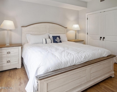 945 Registry Boulevard - Photo Thumbnail 11