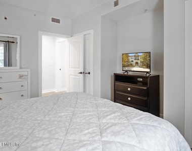 945 Registry Boulevard - Photo Thumbnail 18