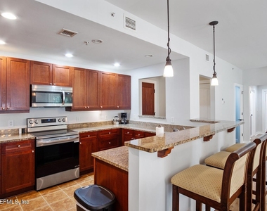 945 Registry Boulevard - Photo Thumbnail 3