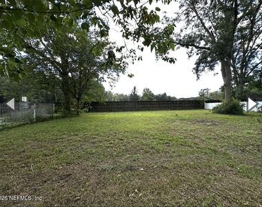 8054 Graff Lane - Photo Thumbnail 14