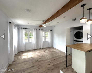 8054 Graff Lane - Photo Thumbnail 3