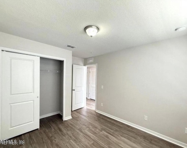 6468 Sweetbay Lane - Photo Thumbnail 7