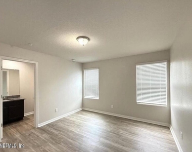 6468 Sweetbay Lane - Photo Thumbnail 6
