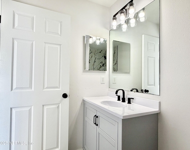 13424 English Peak Court - Photo Thumbnail 16