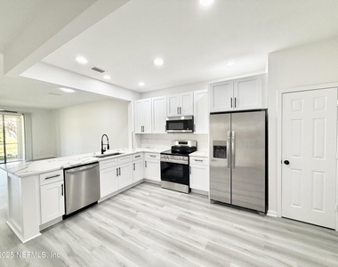13424 English Peak Court - Photo Thumbnail 4