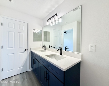 13424 English Peak Court - Photo Thumbnail 11