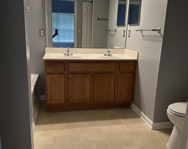 9744 Summer Grove Way W - Photo Thumbnail 14