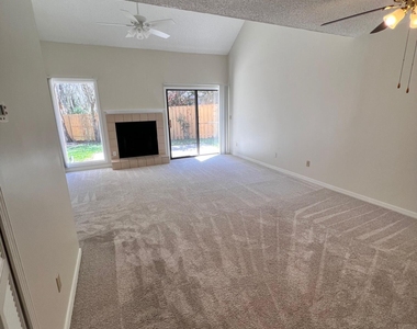 4112 Hanging Moss Court - Photo Thumbnail 12