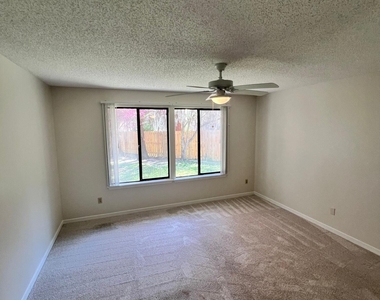 4112 Hanging Moss Court - Photo Thumbnail 13