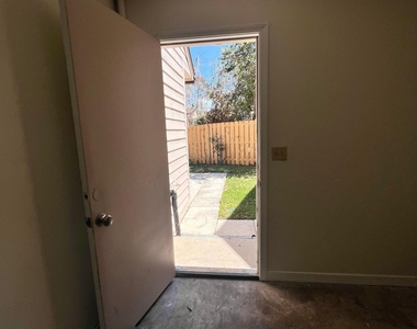 4112 Hanging Moss Court - Photo Thumbnail 24