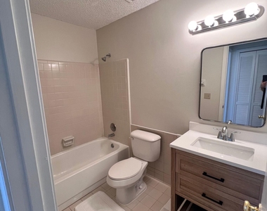 4112 Hanging Moss Court - Photo Thumbnail 23