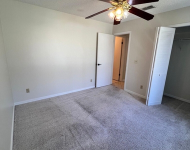 4112 Hanging Moss Court - Photo Thumbnail 19
