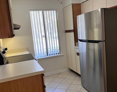4112 Hanging Moss Court - Photo Thumbnail 8