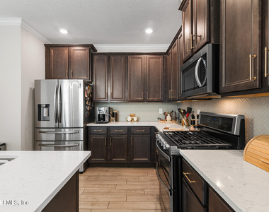 330 Greenway Lane - Photo Thumbnail 9