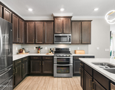 330 Greenway Lane - Photo Thumbnail 10